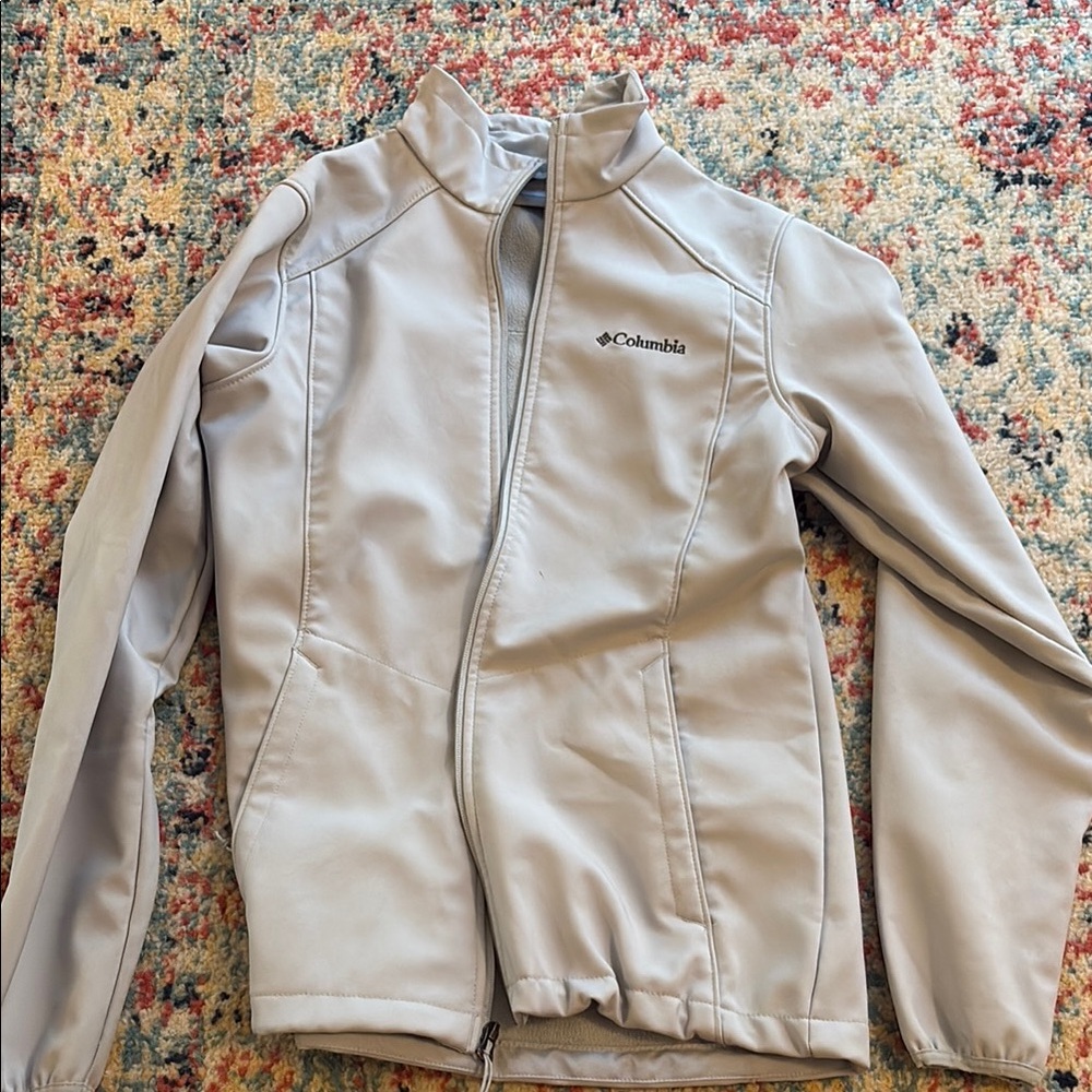 Columbia Gray Ski Jacket with Fitted Silhouette